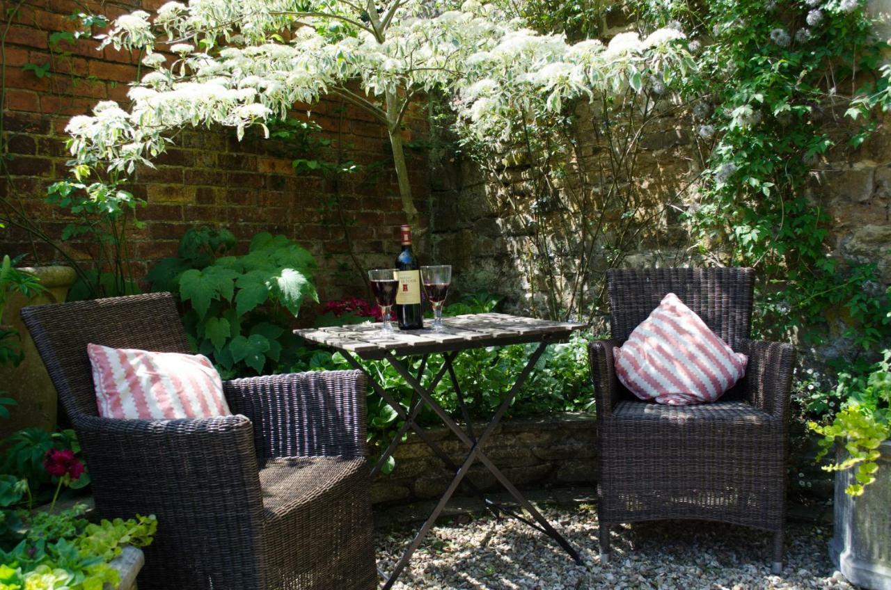 The Hollies Bed And Breakfast อัปปิงแฮม ภายนอก รูปภาพ